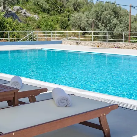 Alexa's & Elli's Swimming Pool Nikiana